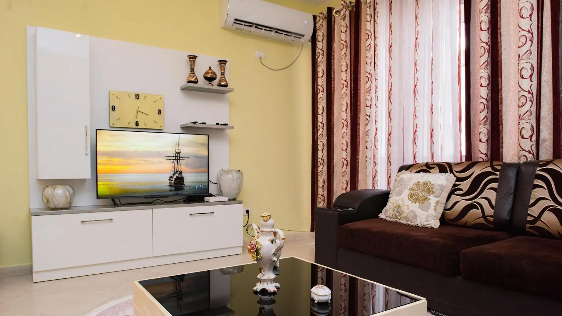 Beach Heaven Apartments Durrës 0*,  Albanië